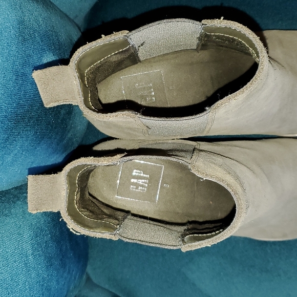 GAP Heeled Boots - Picture 3 of 7